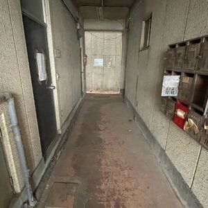 【マンション一棟のお片付け事例】横浜市で建物丸ごと残置物撤去！庭も含めて6日間で対応