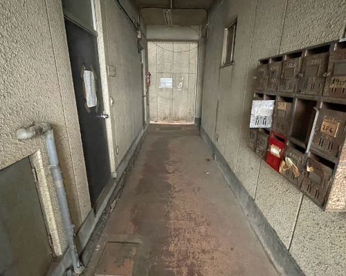 【マンション一棟のお片付け事例】横浜市で建物丸ごと残置物撤去！庭も含めて6日間で対応