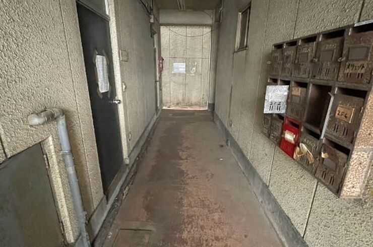 【マンション一棟のお片付け事例】横浜市で建物丸ごと残置物撤去！庭も含めて6日間で対応