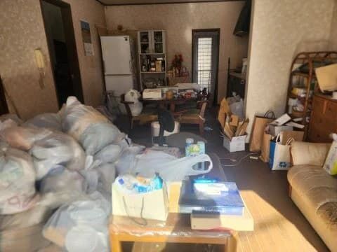 家財が残っていた室内（ビフォー）