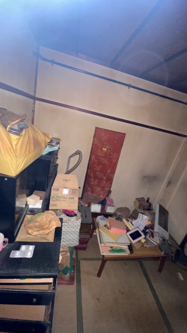 居室 片付け作業前
