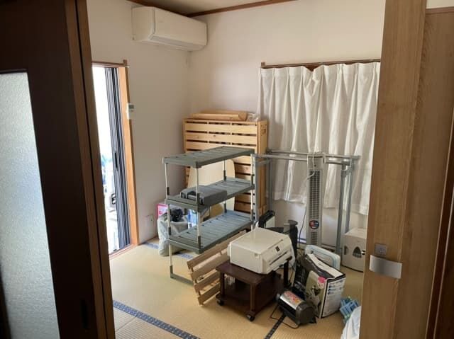 3LDK一軒家の遺品整理事例 洋室 片付け前