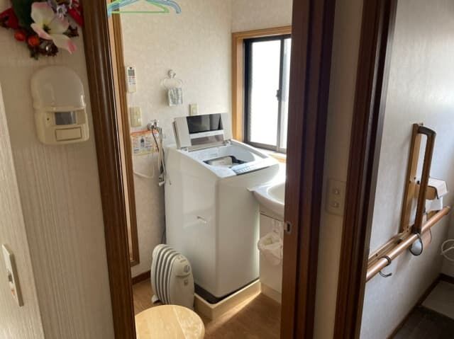 3LDK一軒家の遺品整理事例 洗面所 片付け前