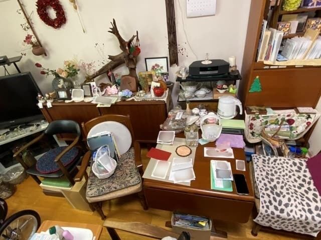 鎌倉市 2LDKマンションの遺品整理 洋室 片付け前