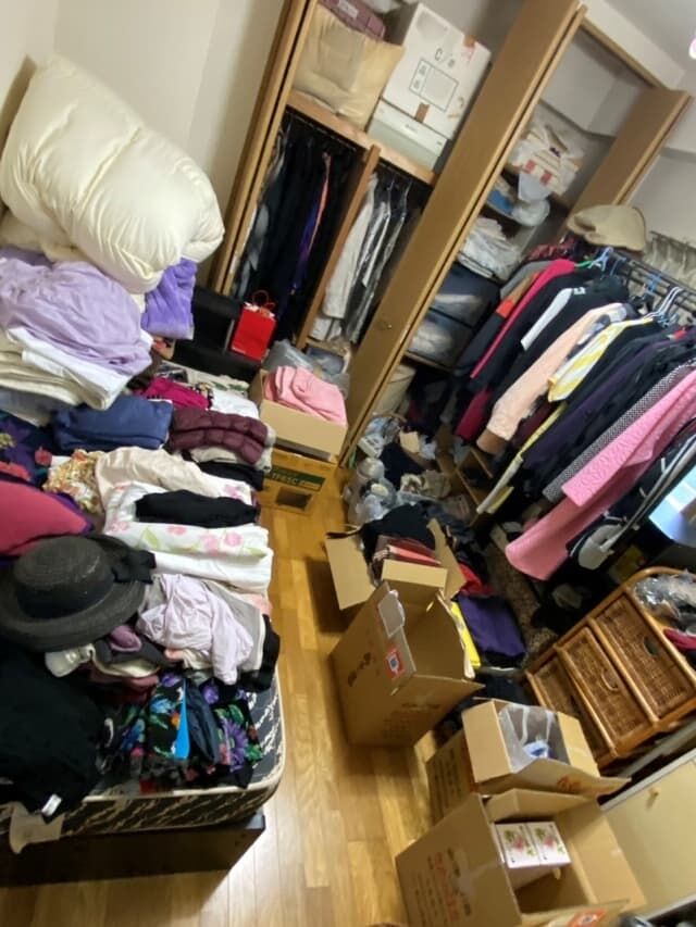 鎌倉市 2LDKマンションの遺品整理 洋室 片付け前