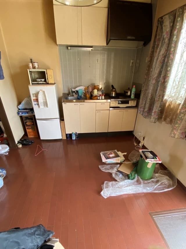 藤沢市2DKアパートの不用品回収 キッチン 片付け前