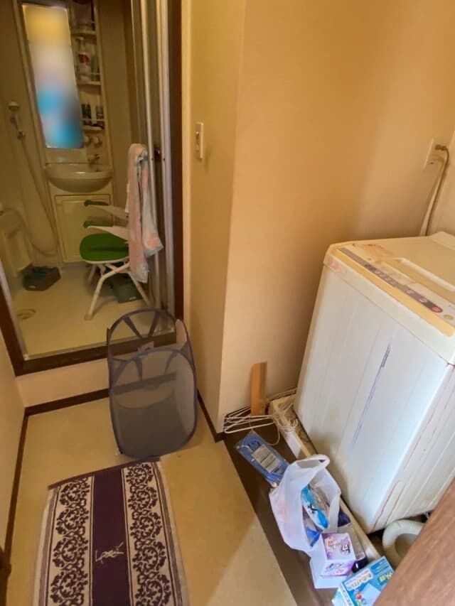 藤沢市2DKアパートの不用品回収 浴室 片付け前