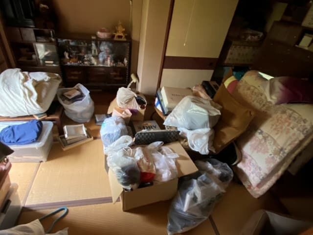 茅ケ崎市4LDK一軒家の不用品回収 和室 片付け前