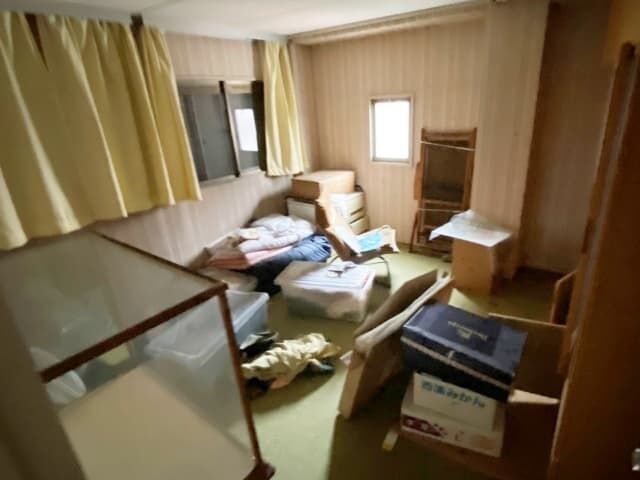 茅ケ崎市4LDK一軒家の不用品回収 洋室 片付け前