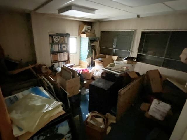 茅ケ崎市4LDK一軒家の不用品回収 洋室 片付け前