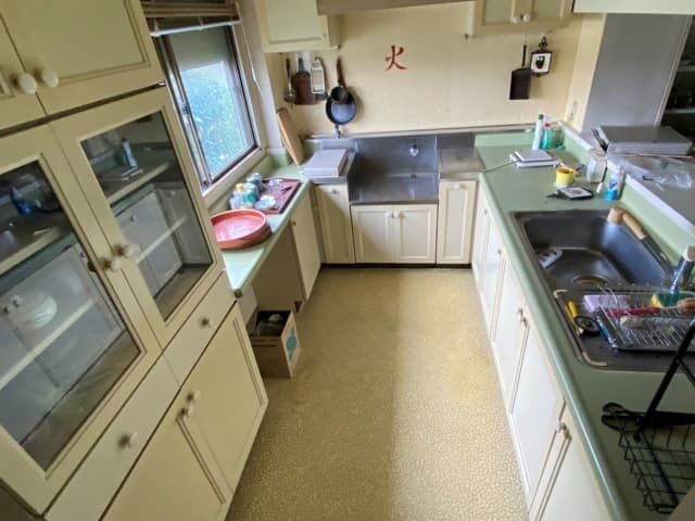 茅ケ崎市4LDK一軒家の不用品回収 キッチン 片付け前
