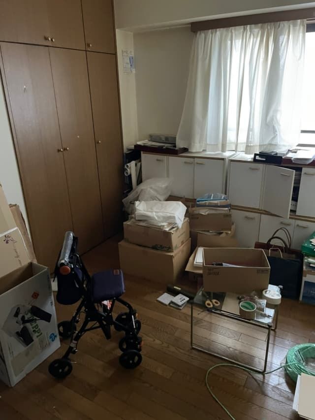 2LDKマンションの不用品回収事例　居室　片付け前