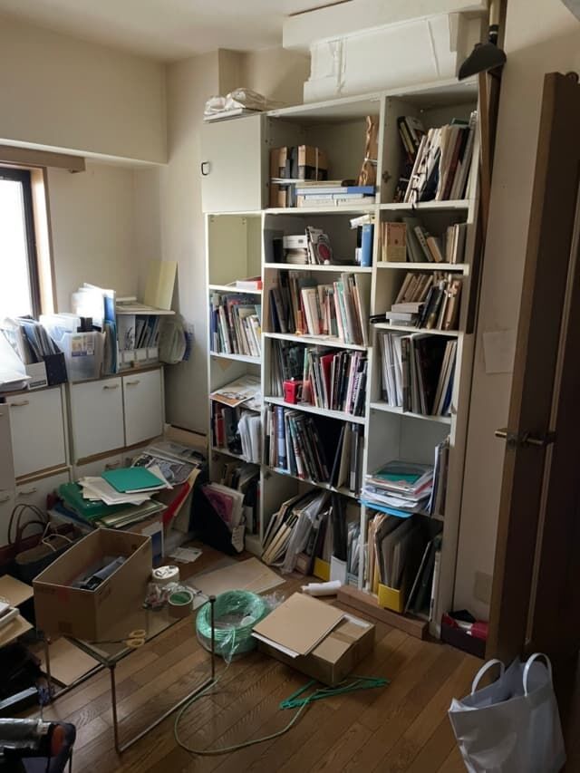 2LDKマンションの不用品回収事例　居室　片付け前