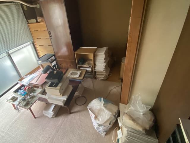 1DKマンションの不用品回収事例　居室　片付け前