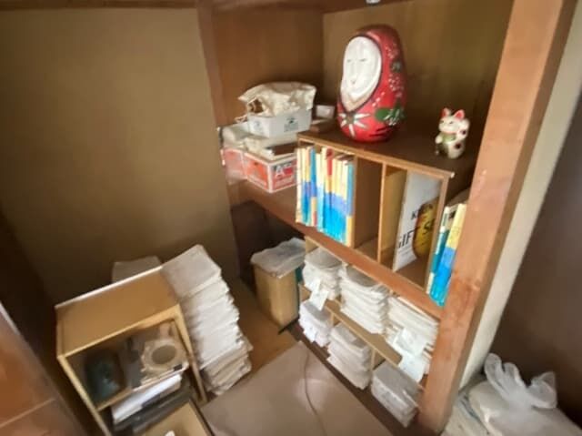 1DKマンションの不用品回収事例　居室　片付け前