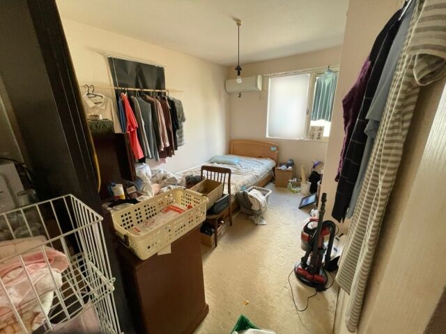 藤沢市の1LDK遺品整理事例　居室　片付け前
