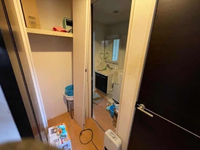 藤沢市の1LDK遺品整理事例　洗面所　片付け前