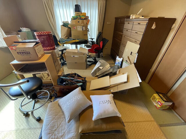 片付け前の和室の写真