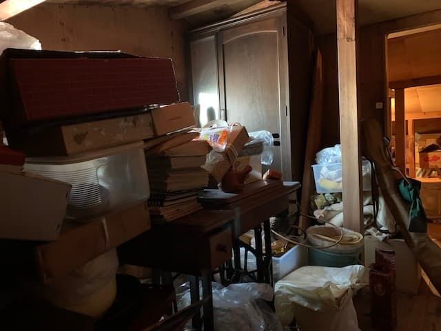 屋根裏　作業前