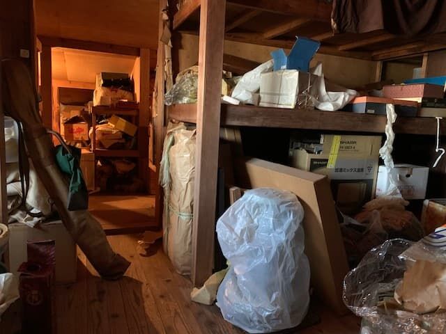屋根裏　作業前