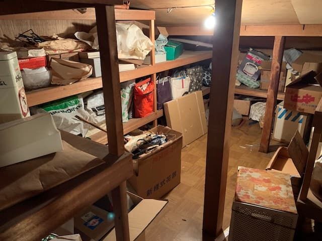 屋根裏　作業前