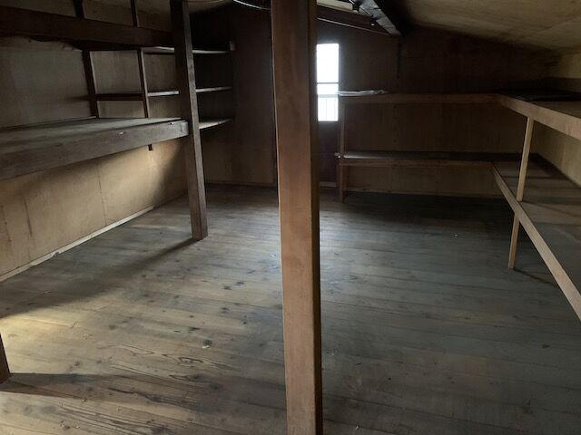 屋根裏　作業後